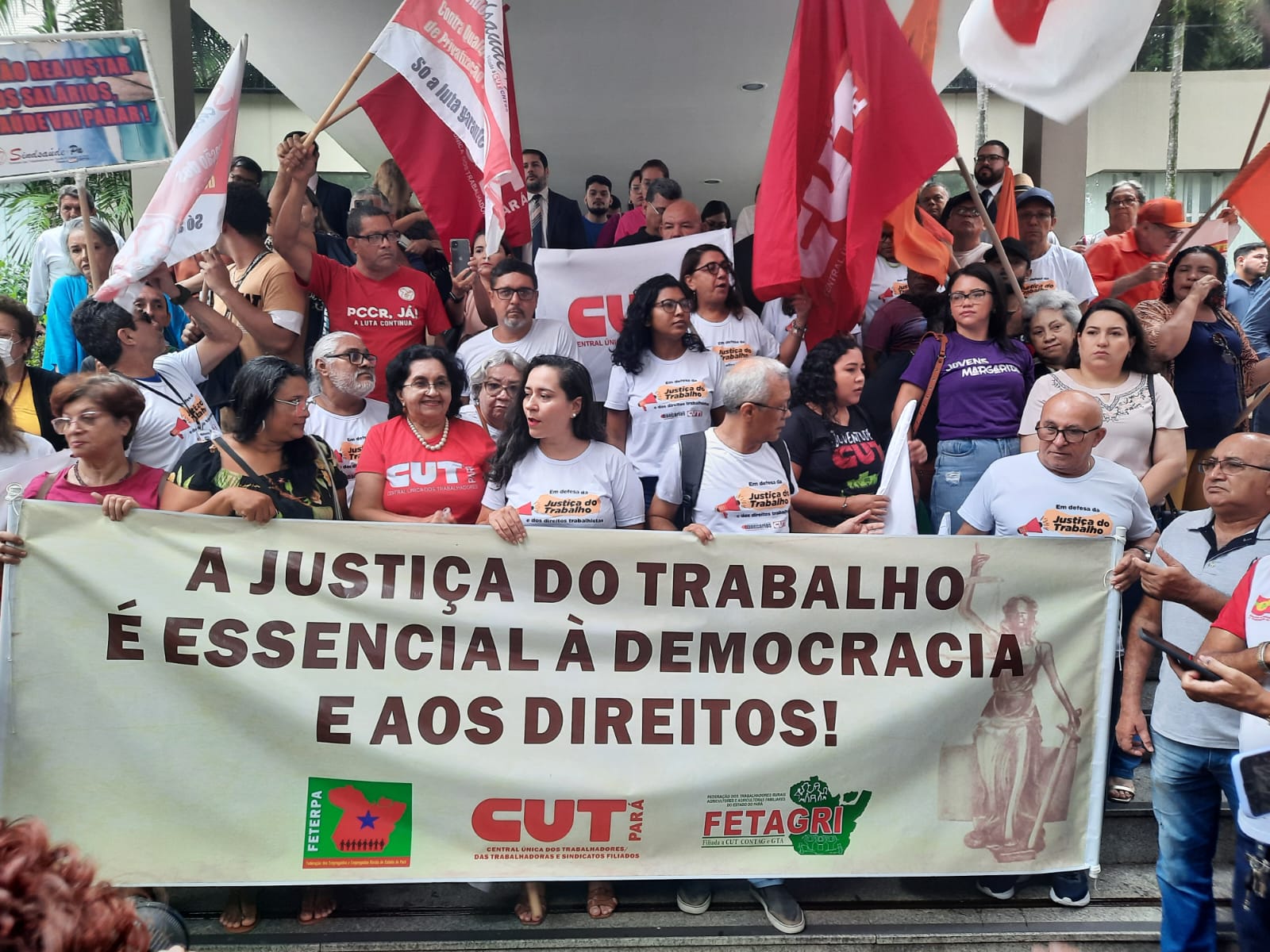 AMATRA 8 participa de mobilização em defesa da Justiça do Trabalho